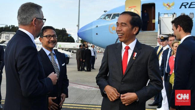 Presiden Jokowi mengatakan dirinya kerap mencuri waktu untuk tidur untuk tetap menjaga kesehatan di tengah jadwalnya yang padat.