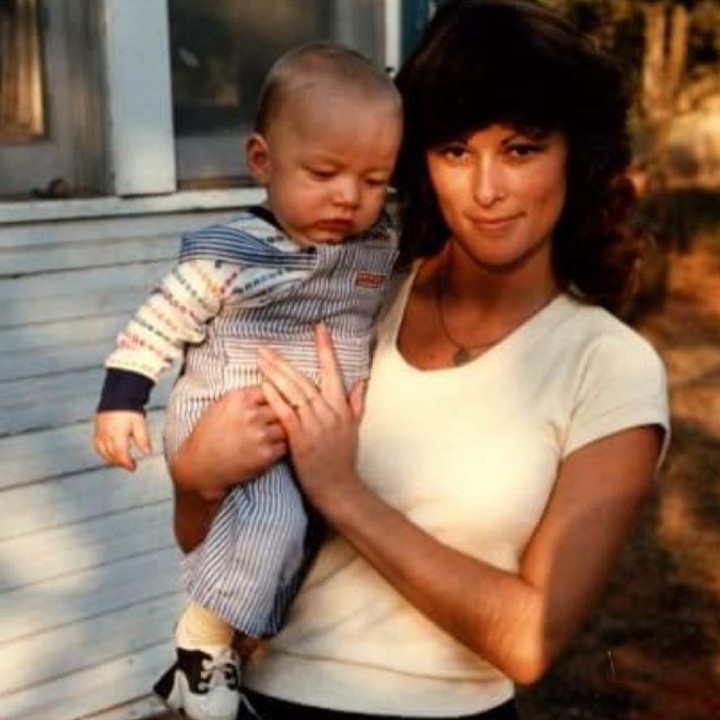 <p>Menurut cerita perempuan bernama Lauren, ibunya, Sandy, sangat punya jiwa merawat yang baik dan ia ingin seperti ibunya. (Foto: Instagram/mothersbefore)</p>
