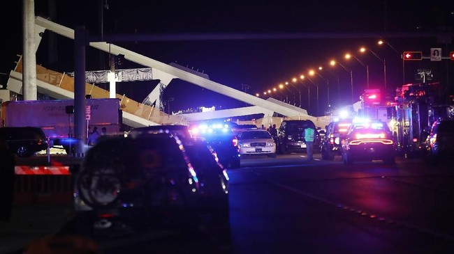 FOTO: Jembatan Florida Ambruk di Hari Keenam