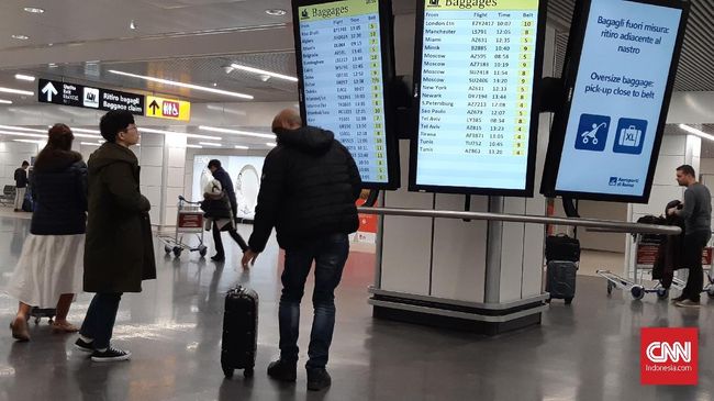 Pihak Wizz Air kala itu mengatakan kepada anak tersebut bahwa dia harus menunggu seminggu hingga penerbangan berikutnya, karena pemesanan tiket berlebih.