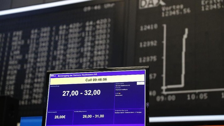 A monitor is pictured for the official share trading Siemens Healthineers start following an initial public offering  (IPO) at the trading floor of Frankfurt’s stock exchange in Frankfurt Germany, March 16, 2018. REUTERS/Kai Pfaffenbach