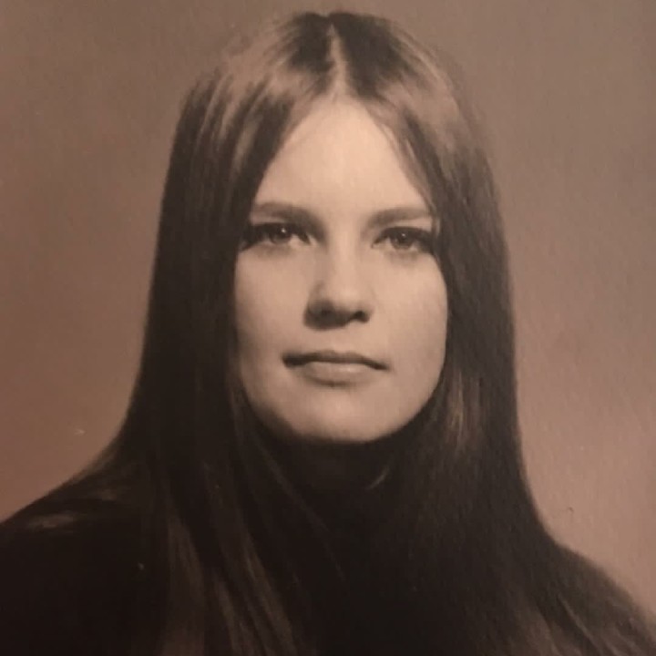 <p>Beverly merupakan ibu yang cantik, kuat, mandiri, dan juga punya lisensi pilot ketika muda. Hillarie, putrinya, pun sangat bangga pada sang ibu. (Foto: Instagram/mothersbefore)</p>