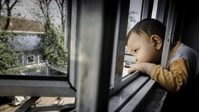 FOTO: Mimpi Imigran Anak di Balik Jendela Rumah Pengungsi