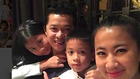 <p>Ata dan Nayo lebih mirip Ayah Taufik atau Bunda Ami ya? (Foto: Instagram/ @ami_gumelar)  </p>