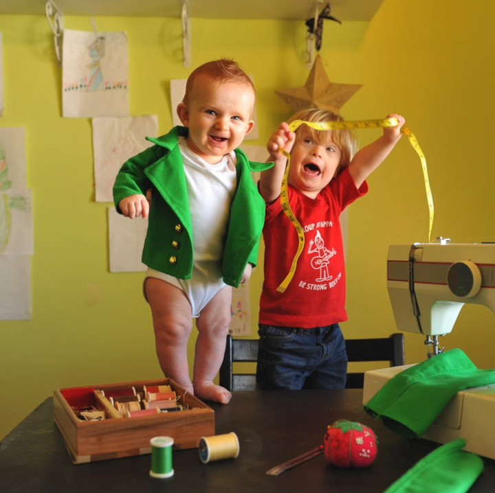 <p>Kostum Rockwell dibuat oleh sang bunda lho.  (Foto: Youtube/ That Dad Blog)</p>