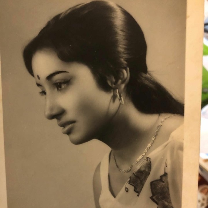 <p>Ibu ini bernama Kamlesh. Menurut anaknya, Anita, Kamlesh merupakan seorang perawat di India, kemudian hijrah ke AS dan mendirikan badan amal. (Foto: Instagram/mothersbefore)</p>