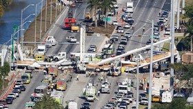 Jembatan di Florida Ambruk, Beberapa Orang Diduga Tewas