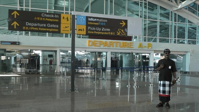 PT Angkasa Pura I (Persero) mencatat pengajuan penerbangan tambahan (extra flight) di Bandara Ngurah Rai anjlok hingga 254 persen pada musim mudik tahun ini.