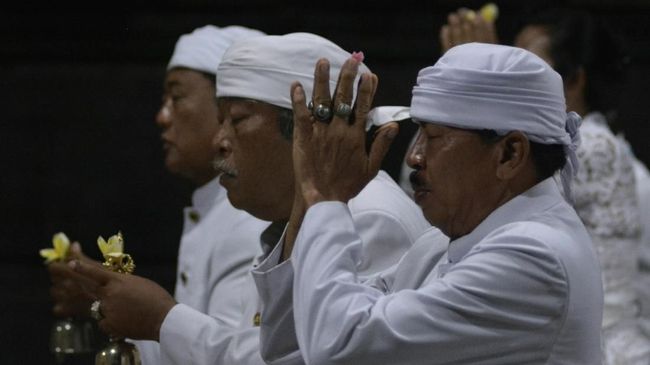 Berikut 15 ucapan selamat hari raya Nyepi dalam bahasa Bali, Indonesia, dan Inggris yang bisa Anda kirimkan pada rekan maupun saudara yang tengah merayakan.