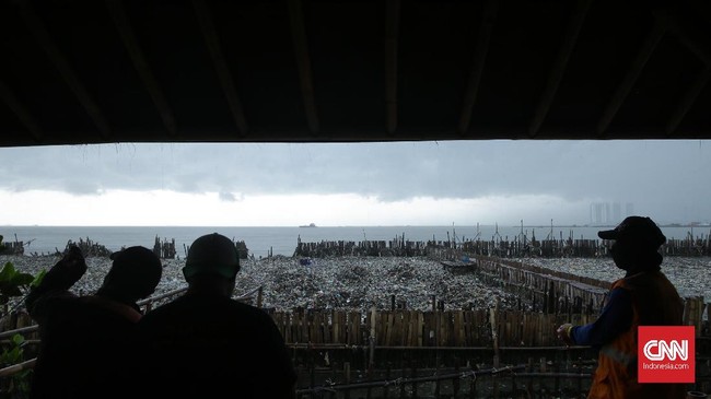 Lautan Sampah di Teluk Jakarta