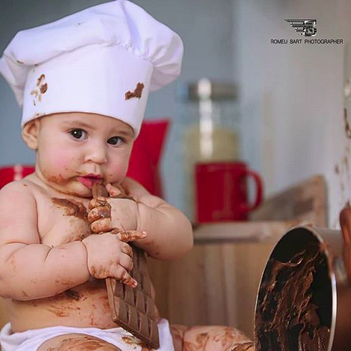 <p>Kayaknya ada yang nggak sabar nyicipin cokelatnya nih. (Foto: Instagram/@romeubart_photograph)  </p>