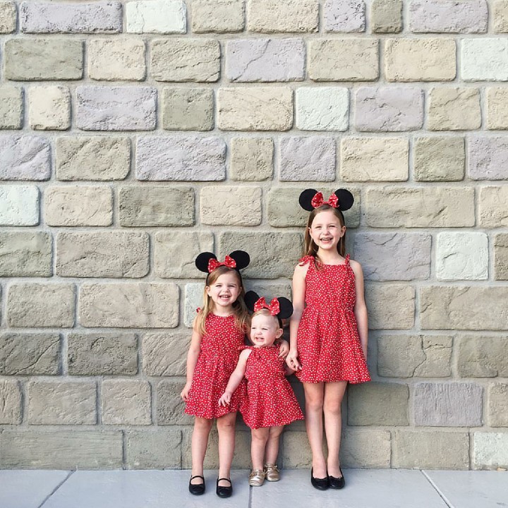 <p>Senyum anak-anak emang bikin semangat ya, Bun. (Foto: Instagram/chantellespark)</p>
