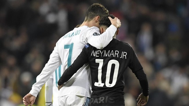 Pelatih Real Madrid, Zinedine Zidane, mengatakan dua pemain hebat selalu bisa cocok, menanggapi kemungkinan Neymar tampil dengan Cristiano Ronaldo.