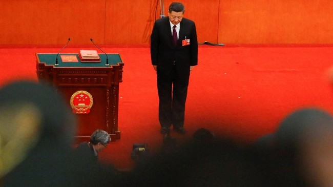 Xi Jinping resmi terpilih kembali sebagai presiden China dengan suara bulat dalam sidang parlemen pada Sabtu (17/3)