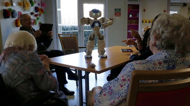 FOTO: Nao, Robot Penjaga Kakek-Nenek di Panti Jompo