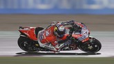 FOTO: Kejutan Zarco di Kualifikasi MotoGP Qatar 2018 Pebalap Tech3 Yamaha Johann Zarco membuat kejutan dengan meraih pole balapan MotoGP Qatar 2018 yang akan digelar di Sirkuit Internasional Losail, Minggu (18/3).