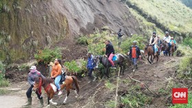 Jalur Wisata Bromo Longsor, Akses Menuju Laut Pasir Terputus