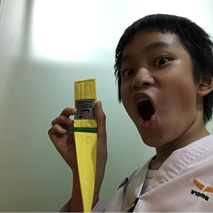 Azka juga aktif dalam sejumlah kegiatan lho, Bun. Misalnya taekwondo. (Foto: Instagram @azkacorbuzier)