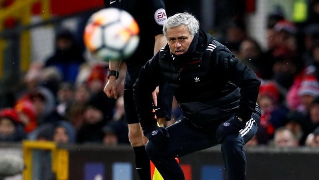 Manajer Manchester United Jose Mourinho menekankan performa menjadi syarat utama bagi pemain yang ingin tampil memperkuat The Red Devils.