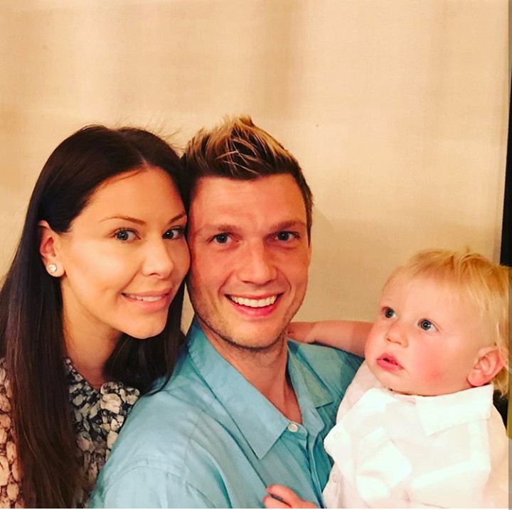 Pose bertiga bersama dua cintanya Nick Carter. Bahagia selalu ya. (Foto: Instagram @nickcarter)