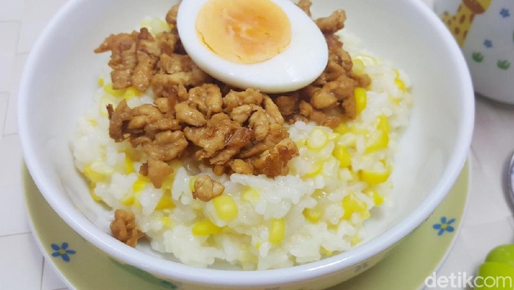 Ajak si Kecil Bikin Bubur Jagung Ayam Cincang Yuk, Bun