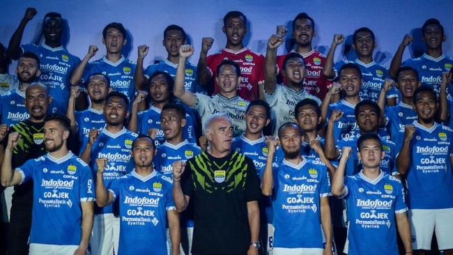 Direktur PT Persib Bandung Bermartabat (PBB), Teddy Tjahyono, tidak setuju jika pertandingan melawan Persija Jakarta dalam Liga 1 dilangsungkan pada 3 Mei.