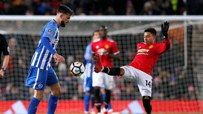 Winger Manchester United Jesse Lingard menilai timnya sukses bangkit dan menunjukkan karakter saat melawan Birghton di perempat final Piala FA.