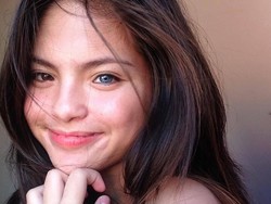 Julia Ostan, Model Bermata Beda Warna Viral karena Video Pribadinya Tersebar
