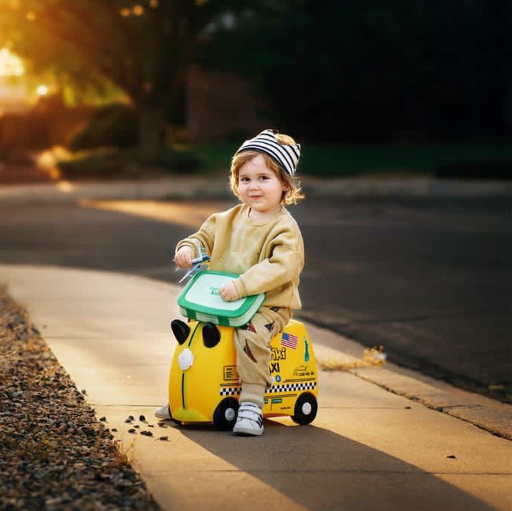 <p>Semoga foto-foto ini bisa mengobati kangenmu pada masa kecil saat kelak kamu dewasa ya, Nak. (Foto: Instagram/europeanmommyof2)</p>