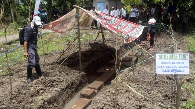 Warga Desa Kedung Bocok menemukan situs purbakala yang diduga peninggalan Kerajaan Majapahit saat sedang menanam ketela.