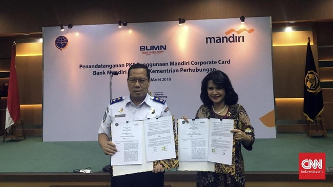 Bank Mandiri merilis kartu kredit bernilai Rp20 miliar untuk 46 orang di Satuan Kerja Kementerian Perhubungan. Kartu ini digunakan untuk belanja kementerian.