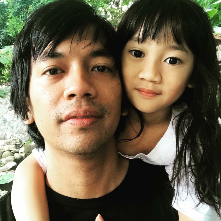 <p>Mirip banget deh si kecil sama Ayah Rian. (Foto: rianekkypradipta)</p>