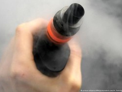 Industrinya Lagi Berkembang, Ini Beda Rokok Elektrik dan yang Dibakar