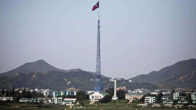 Delegasi Amerika Serikat dan Korea Utara bertemu di Desa Panmunjom, Zona Demiliterisasi (DMZ) untuk membahas denuklirisasi.