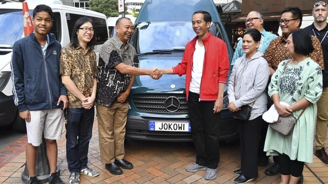 Apa yang terjadi jika Presiden Jokowi bertemu dengan 'Jokowi'?