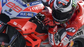 Beda Pendapat dengan Rossi, Lorenzo Tak Takut Marquez