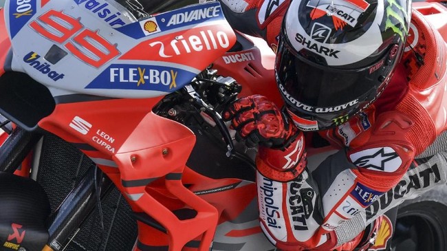 Jorge Lorenzo tak mau terlibat jauh dalam perseteruan antara Valentino Rossi dan Marc Marquez yang terjadi di GP Argentina pekan lalu.