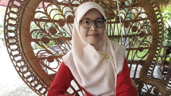 Jatuh bangun menghadapi kanker membuat Rahmi Fitria menerbitkan buku 'Berdamai dengan Kanker'. Ia ingin orang lain bisa mendapat inspirasi dari kisahnya.
