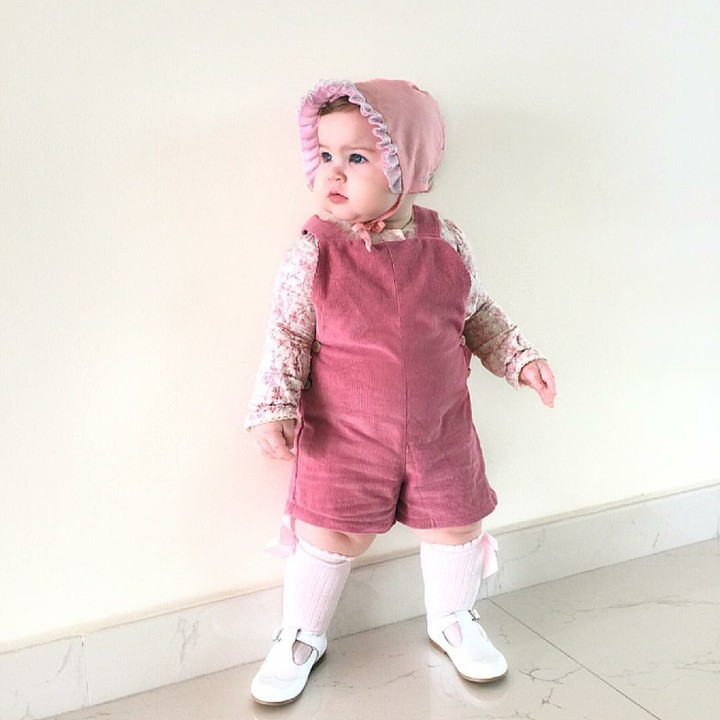 <p>Semakin mirip boneka deh kamu, Nak. (Foto: Instagram/aiska.kabbani)</p>