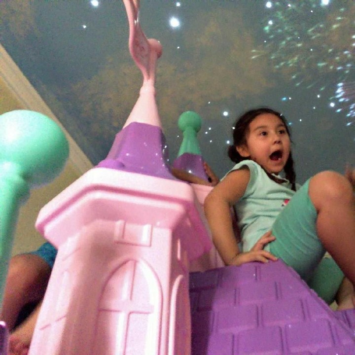 <p>Kamarnya juga dilengkapi playground mini. (Facebook/ Lyle Coram)</p>