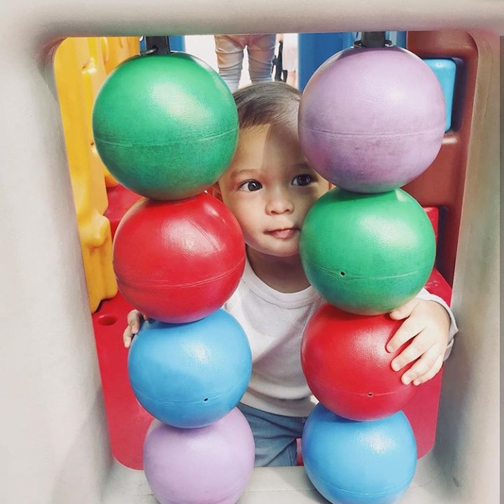 <p>Hai Bunda, anak yag menggemaskan ini punya nama lengkap Muhammad Arupalaka Caliefah Darmawan Khan. Namanya panjang ya, tapi panggil aja dengan panggilan sayang: Ace. (Foto: Instagram @mikailapatritz)</p>