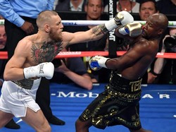 Dipuji Mike Tyson, McGregor Ingin Tanding Ulang dengan Mayweather