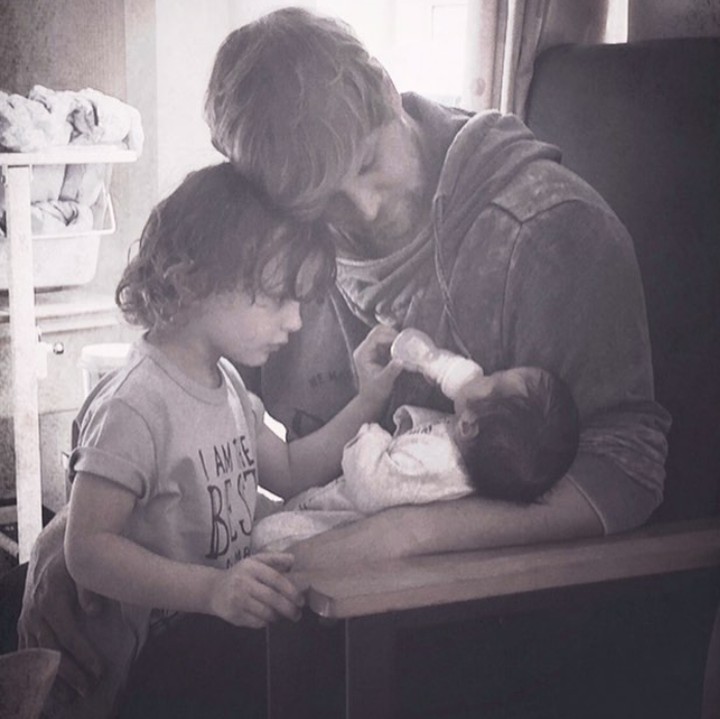 <p>Kian Egan sedang menikmati banget jadi suami dan ayah bagi tiga anaknya. Jadi dia nggak ngoyo di musik maupun acara televisi seperti sebelumnya. (Foto: Instagram @jodialbert)</p>