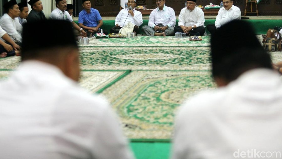 Partai Kebangkitan Bangsa (PKB) menggelar tahlilan dan doa bersama untuk Zaini Misrin (53). Zaini merupakan TKI yang dipancung pemerintah Arab Saudi karena dituduh membunuh majikannya pada 2004. Tahlilan dan doa bersama digelar di kantor DPP PKB, Jl Raden Saleh, Jakarta Pusat, Selasa (20/3/2018).