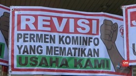 VIDEO: Pedagang Kartu Perdana Tolak Peraturan Kominfo