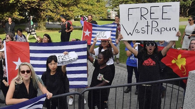 Dubes RI Tantowi Yahya mengungkap bahwa Kelompok Separatis Papua (KSP) menggelar aksi demo selama lawatan Presiden Joko Widodo ke Wellington, Selandia Baru.