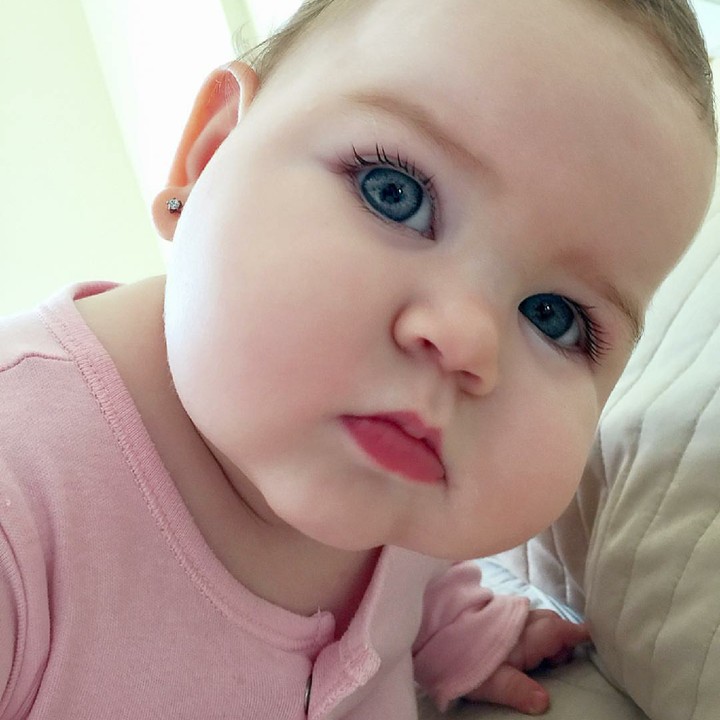 <p>Mata biru, pipi gembil, kayak boneka ya, Bun, bayi yang satu ini. (Foto: Instagram/aiska.kabbani)</p>
