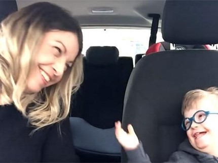 Video Haru Saat Anak Down Syndrome Karaoke Bareng Ibunya