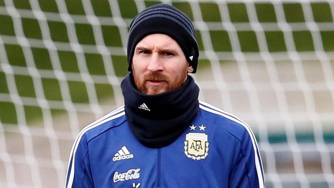 Lionel Messi tak menyebut nama Cristiano Ronaldo dalam daftar pemain favorit yang akan bersinar di Piala Dunia 2018 versi penyerang Barcelona tersebut.