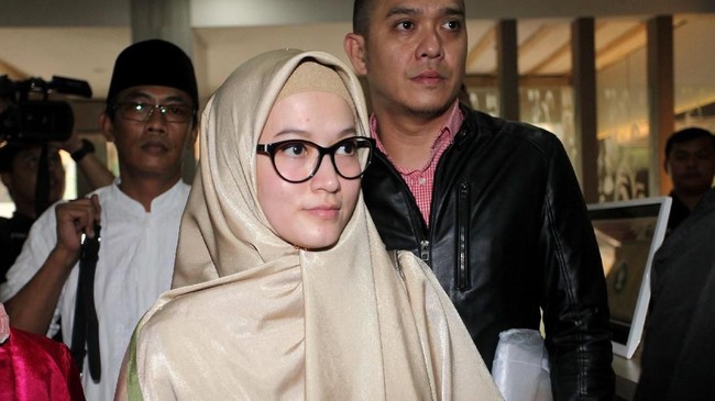 Polda Metro Jaya menyatakan penetapan tersangka pencemaran nama baik terhadap Lyra Virna berdasarkan dua alat bukti. Polisi pun mempersilakan praperadilan.